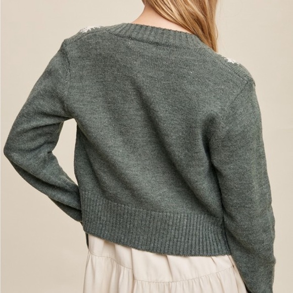 Lovely Green Embroidered Flower Detailed Button Front Cropped Cardigan - Picture 7 of 17